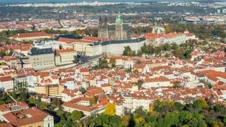 Vue sur le château de Prague depuis la tour panoramique de Petřín, République tchèque