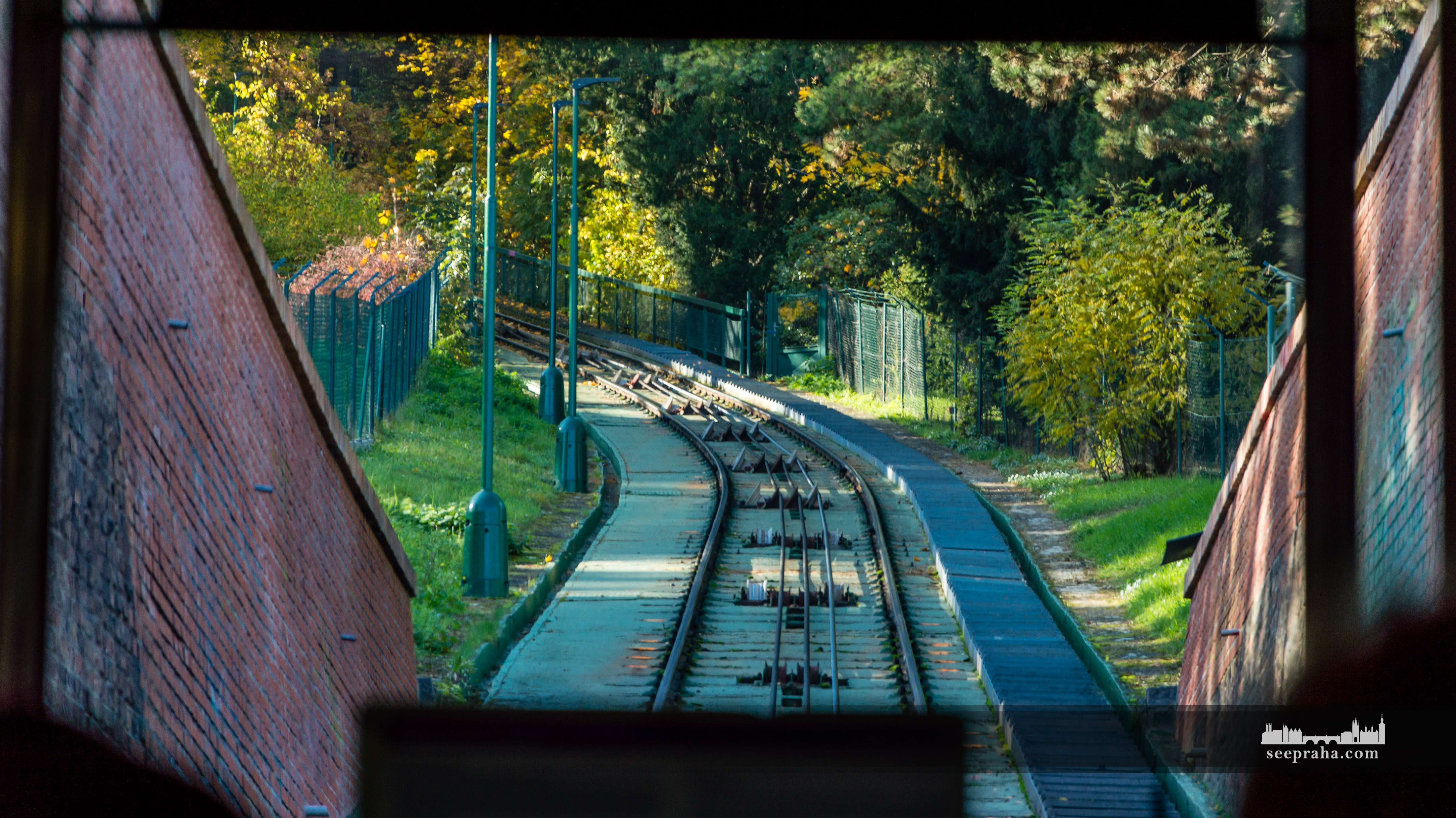 Die Drahtseilbahn auf den Petřín, Prag, Tschechien