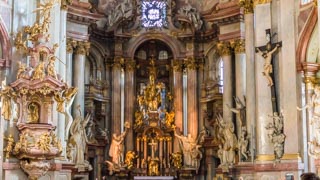 Wnętrze kościoła św. Mikołaja, Praga, Czechy