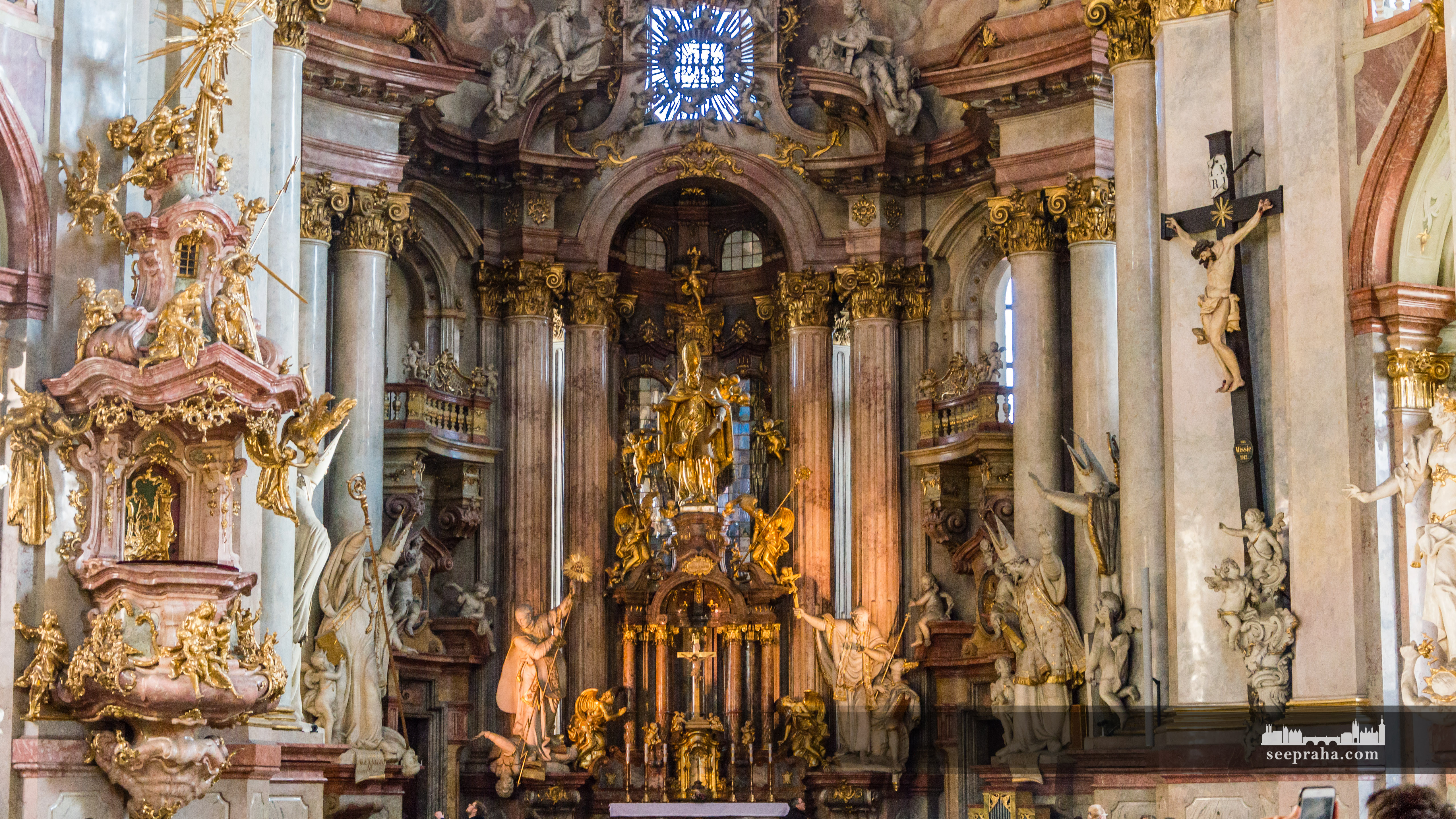 Die Innenansicht der Heiligen Nikolauskirche, Prag, Tschechien