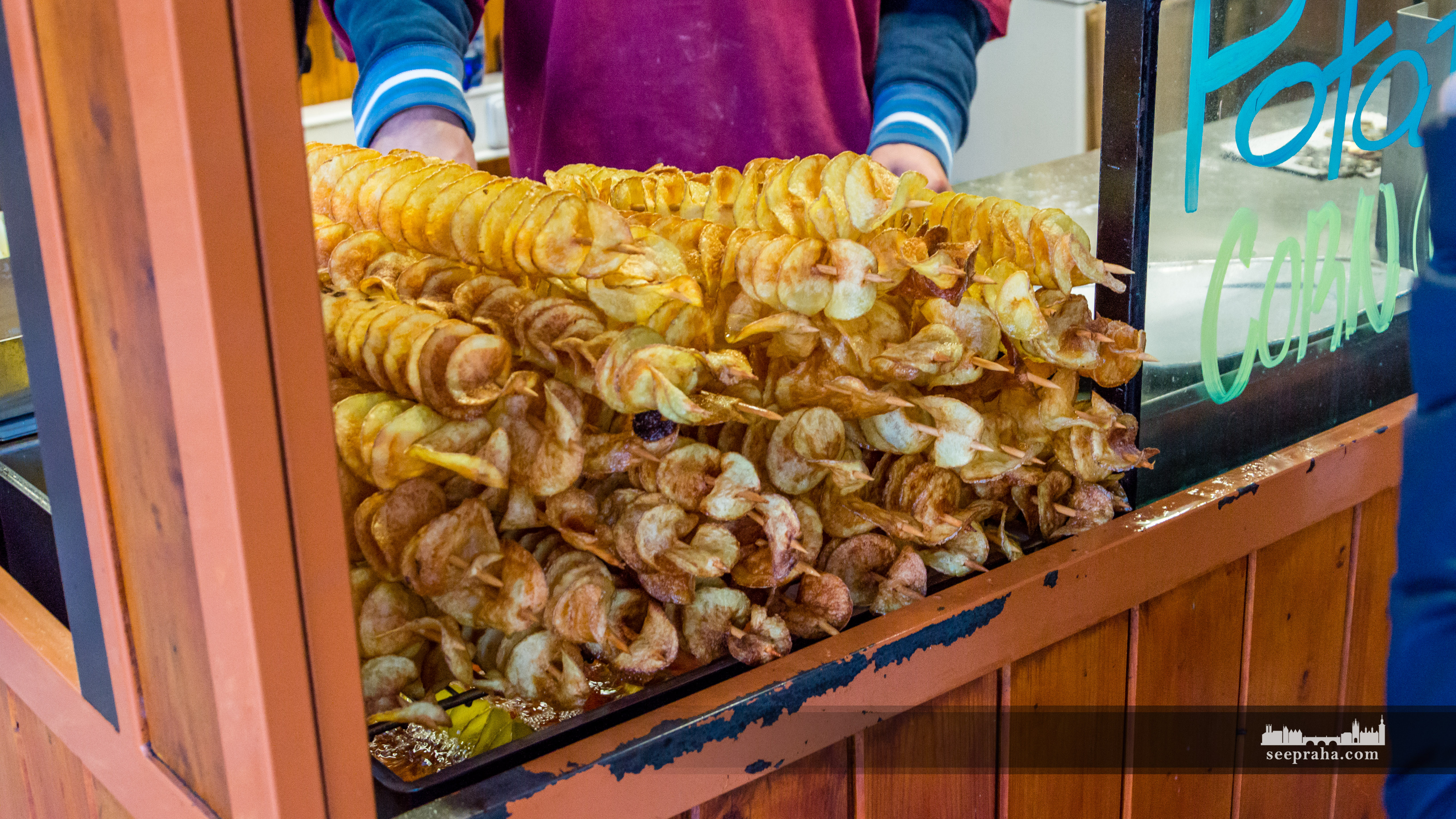 Spiralne chipsy na patyku, Praga, Czechy