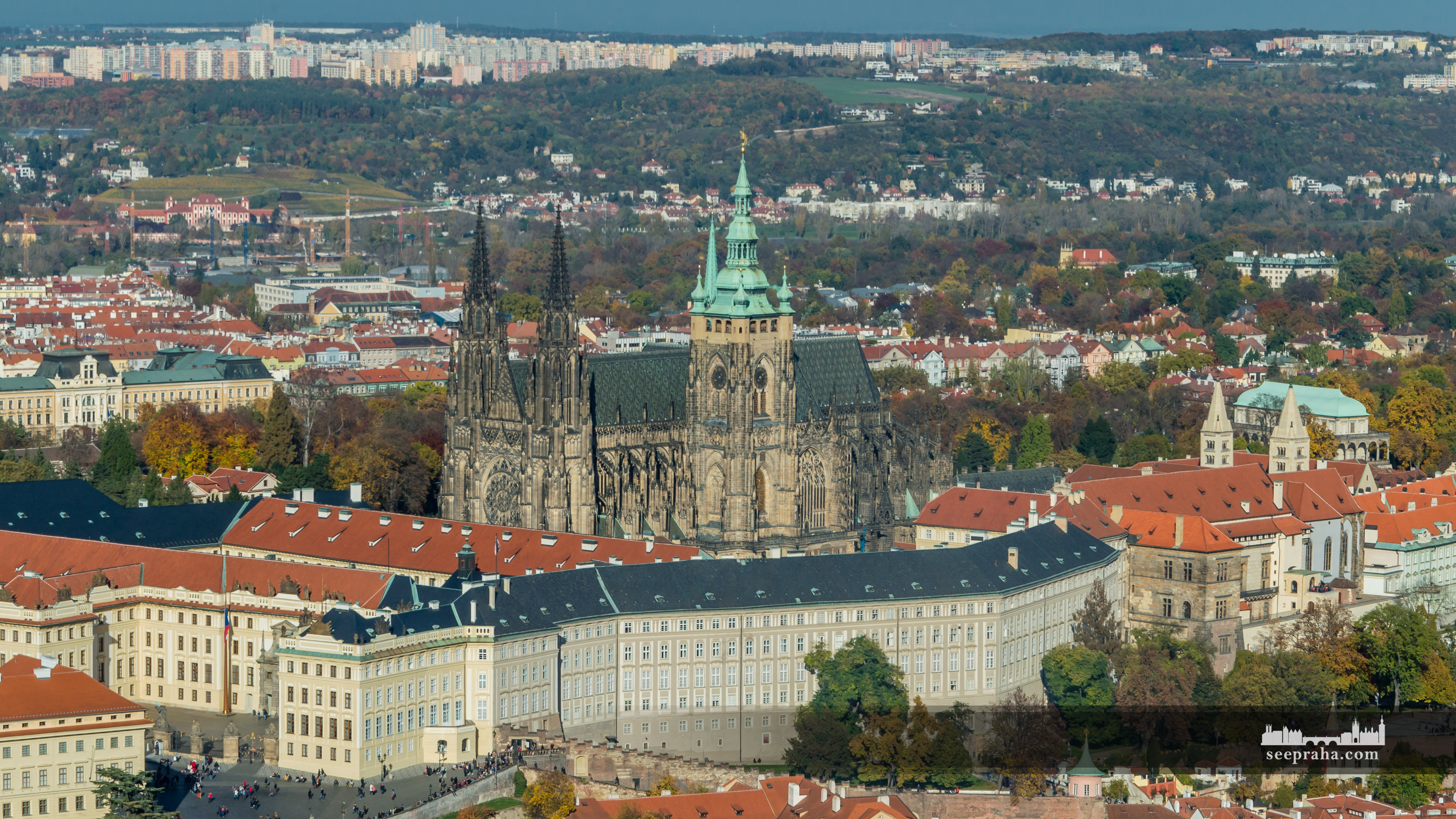 Katedra św. Wita, widok z wieży na wzgórzu Petřín, Praga, Czechy