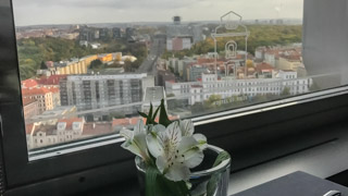 La vista dal ristorante sulla torre della TV di Žižkov, Praga, Repubblica Ceca