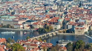 Vista del ponte Carlo dalla Torre di Petrin, Praga, Repubblica Ceca