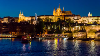 Widok Zamku na Hradczanach nocą, Praga, Czechy