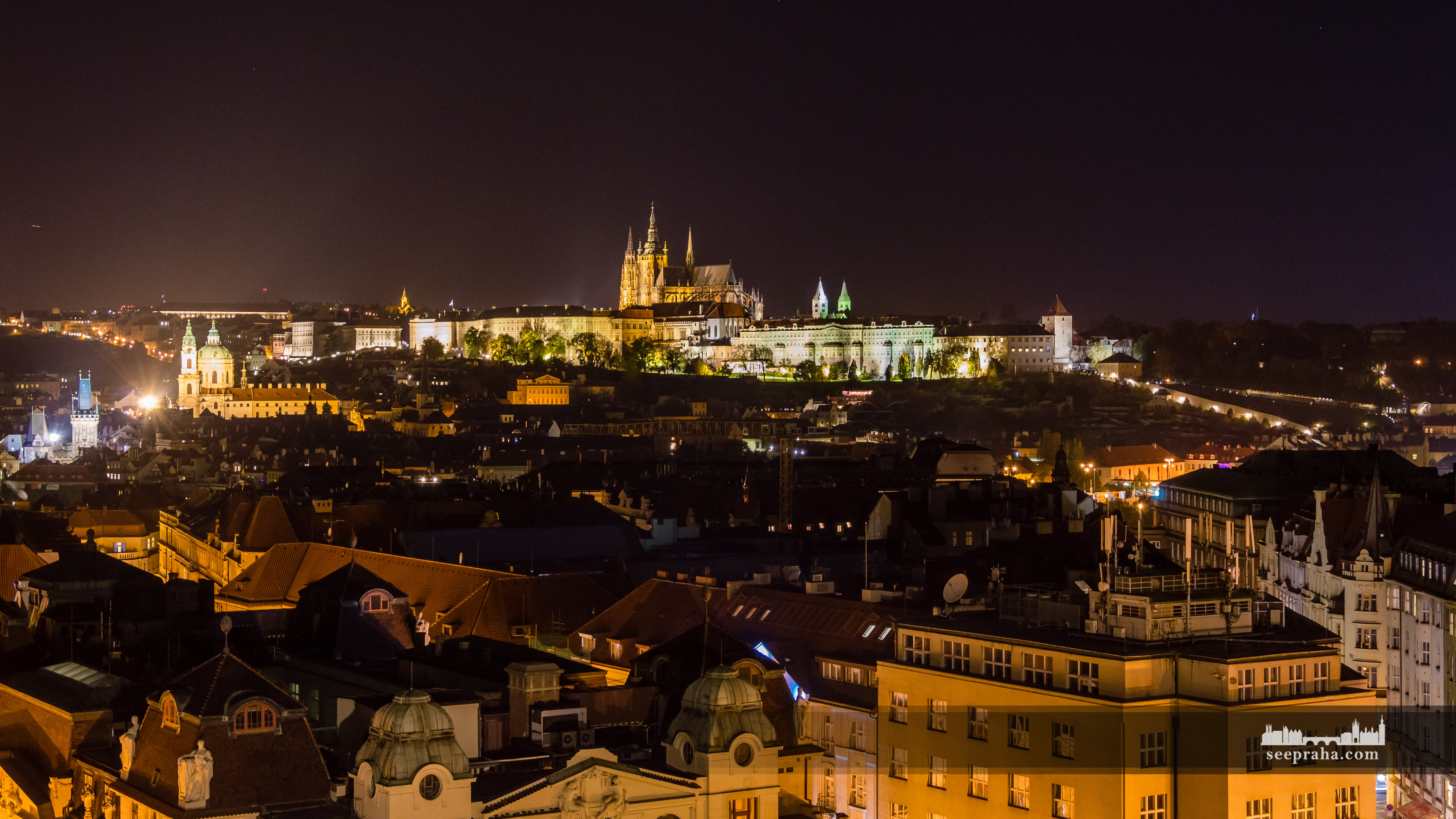 Widok Zamku na Hradczanach nocą, Praga, Czechy