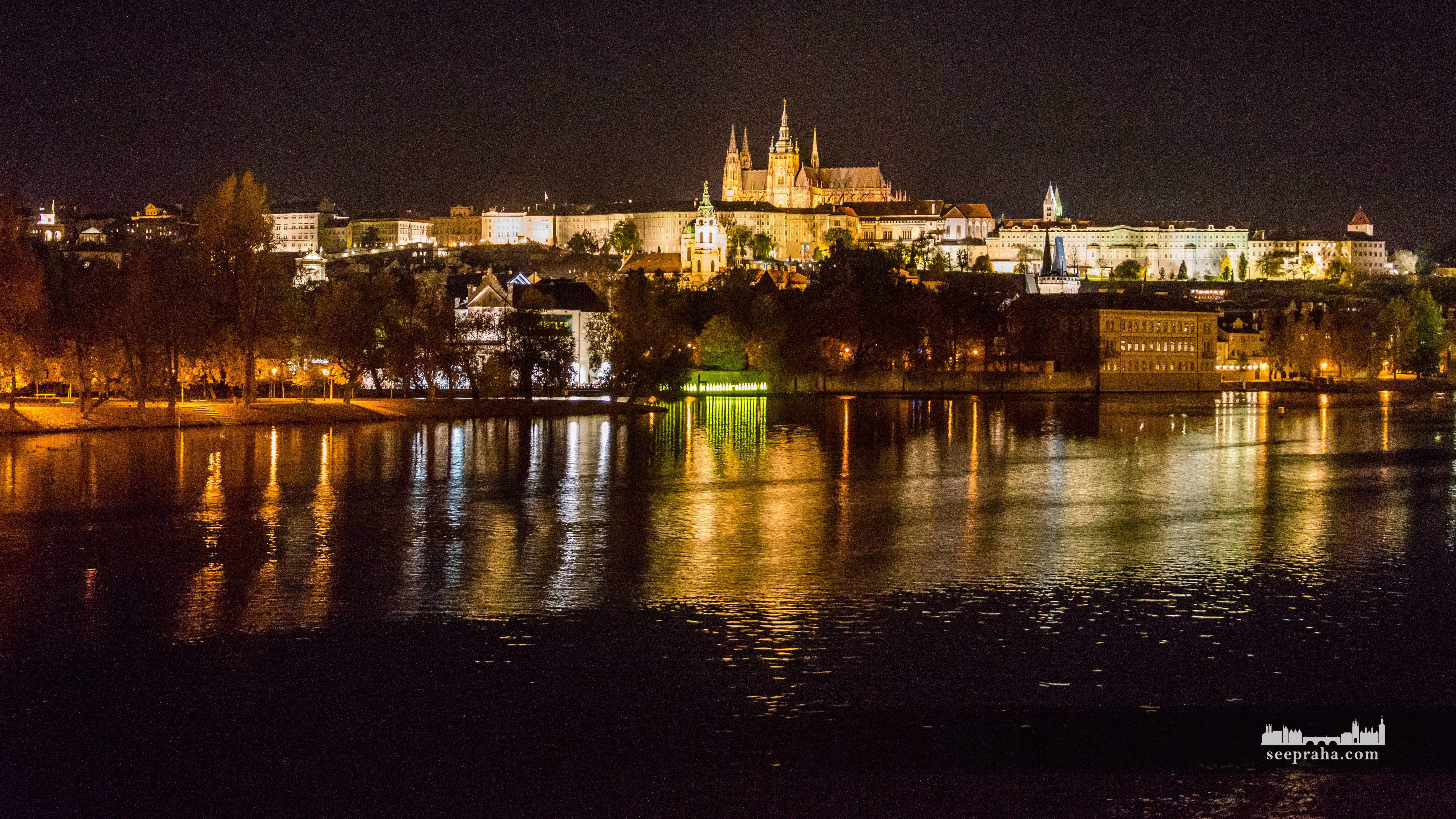 Veduta del Castello di Praga di notte, Repubblica Ceca