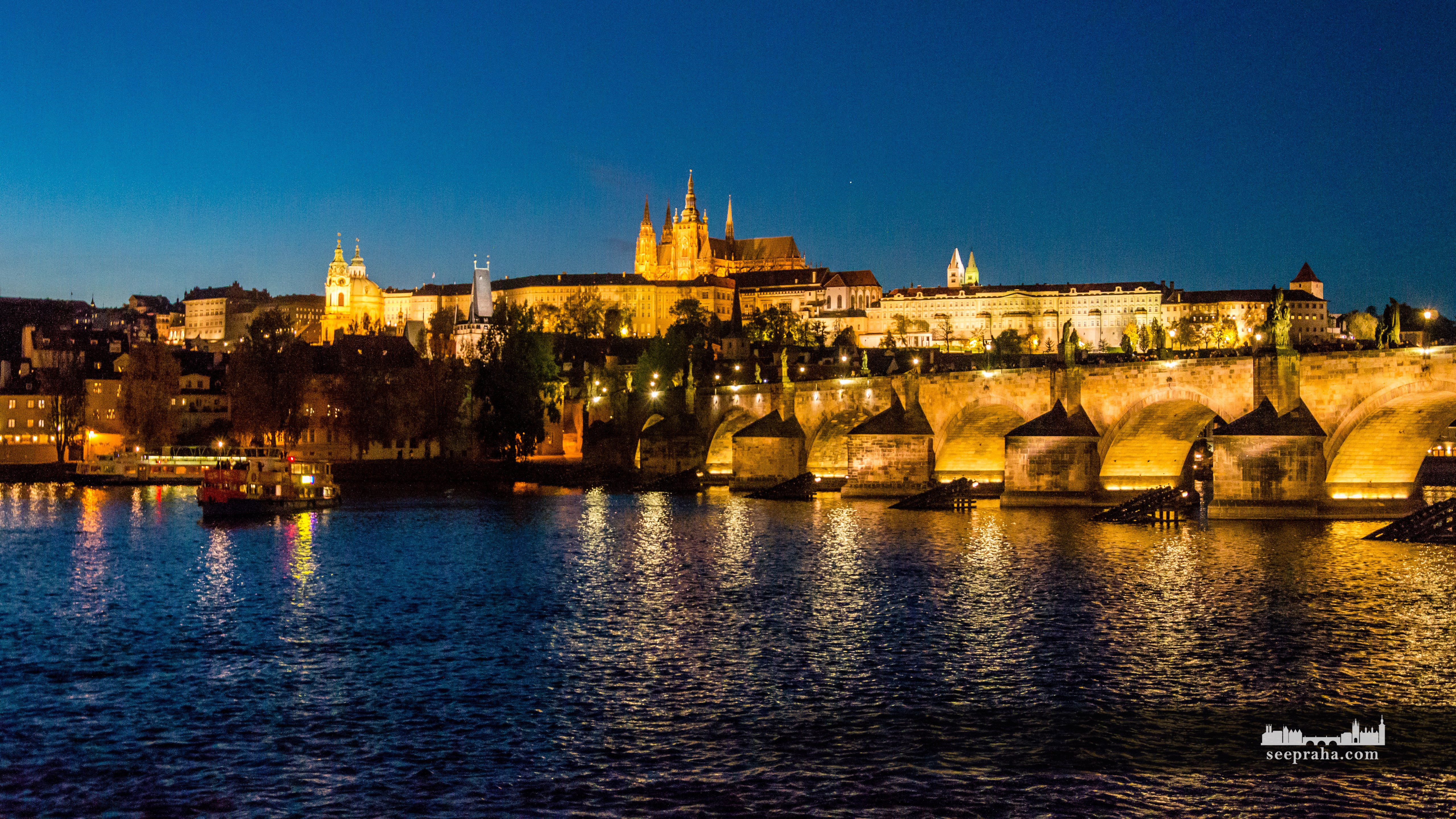 Vedere spre Cetatea din Praga noaptea, Cehia